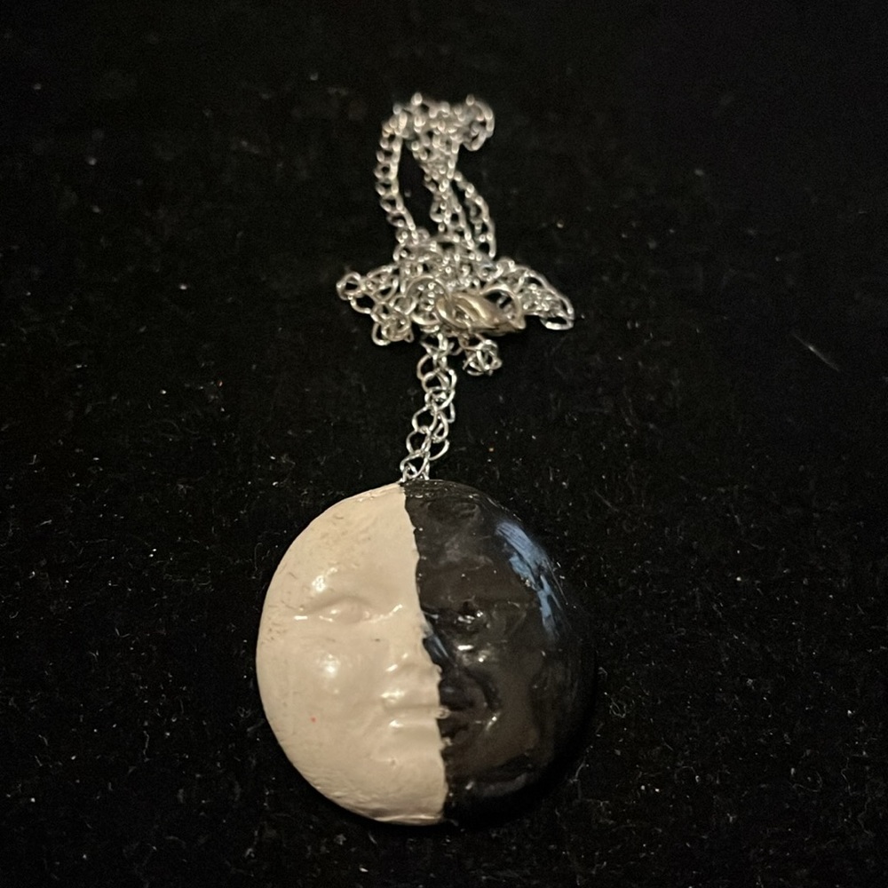 Black and White Pendant Necklace - Picture 13 of 16